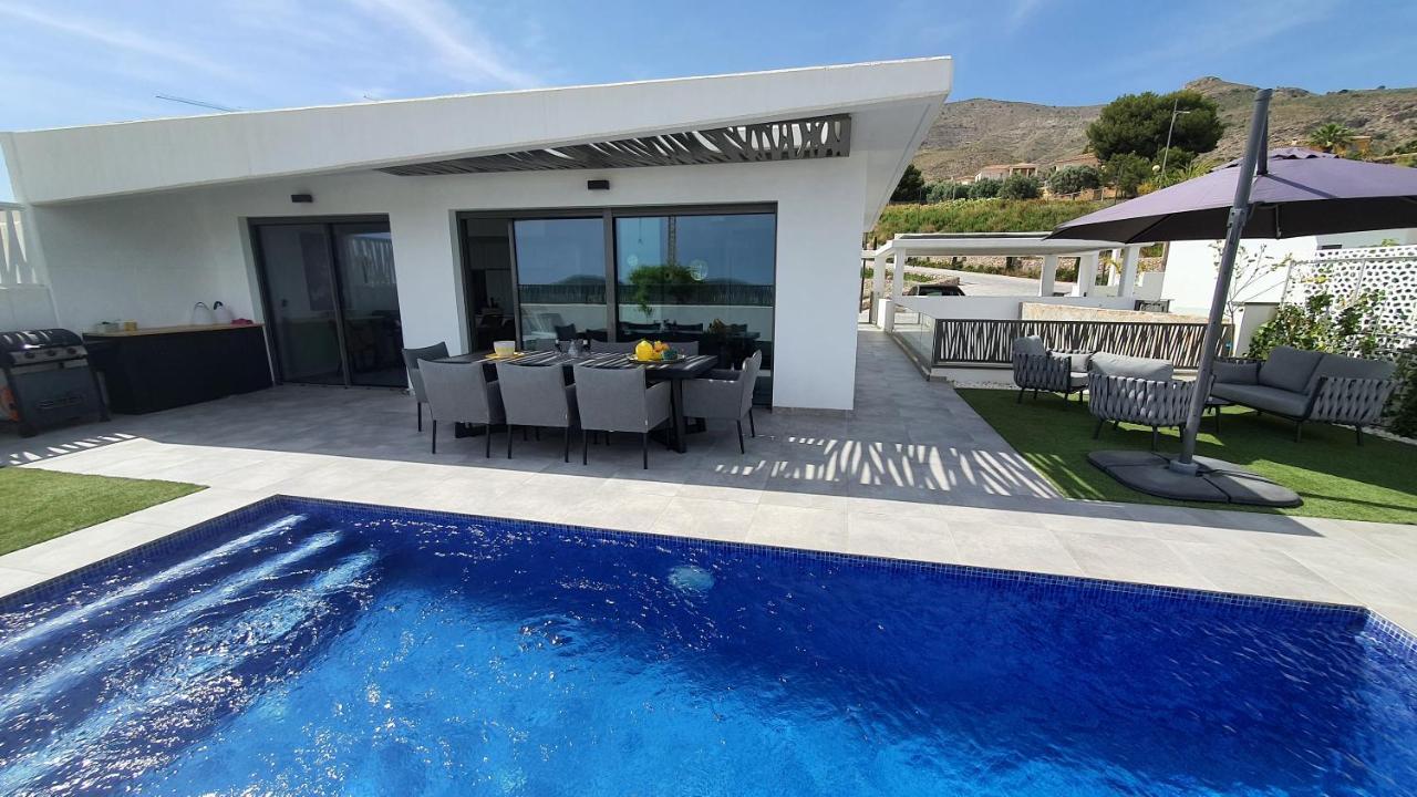 Pool & Snooker Villa ฟีเนสตรัต ภายนอก รูปภาพ