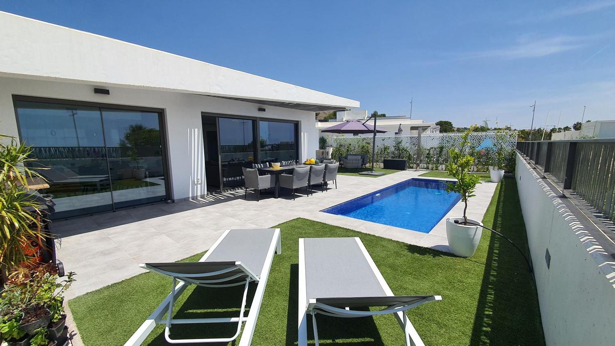 Pool & Snooker Villa ฟีเนสตรัต ภายนอก รูปภาพ